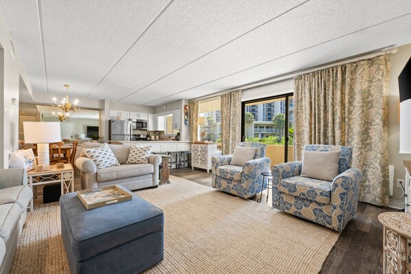 Televisión, libros y videoteca