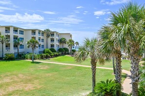 Property grounds - Beach-side, beautiful low-rise with uncrowded beach! (Destin)