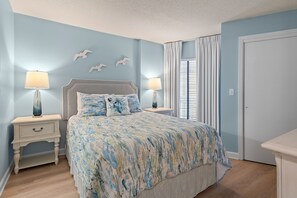 2 bedrooms, iron/ironing board, internet, bed sheets - Beach-side, beautiful low-rise with uncrowded beach! (Destin)