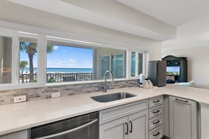 Fridge, microwave, oven, stovetop - Beach-side, beautiful low-rise with uncrowded beach! (Destin)