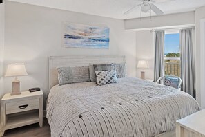 2 bedrooms, iron/ironing board, internet, bed sheets - Completely renovated in 2025. All new furniture and flooring in every room! (Destin)