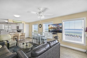 TV - Beach-side, beautiful low-rise with uncrowded beach! (Destin)