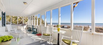 Oceanfront Home/Pet Friendly/Screened Porch/4 Bedrooms/1 Bath/Sleep 8