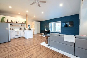 Smart TV - U-District Loft near GU w/ Self Check-in & Wifi! (Spokane)