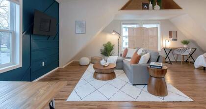 U-District Loft near GU w/ Self Check-in & Wifi!