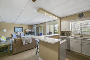 Interior - Beach-side, beautiful low-rise with uncrowded beach! (Destin)