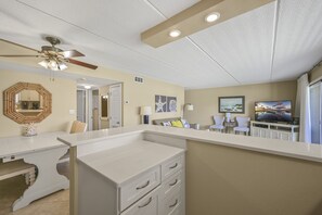 Interior - Beach-side, beautiful low-rise with uncrowded beach! (Destin)