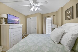 2 bedrooms, iron/ironing board, internet, bed sheets - Beach-side, beautiful low-rise with uncrowded beach! (Destin)