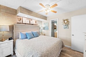 2 bedrooms, iron/ironing board, Internet, bed sheets - Ultimate beachside retreat! (Destin)
