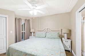 2 bedrooms, iron/ironing board, Internet, bed sheets - Beach-side, beautiful low-rise with uncrowded beach! (Destin)