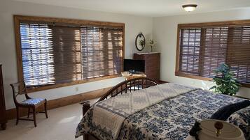 4 bedrooms, iron/ironing board, WiFi