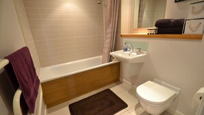 Standard Apartment | Bathroom