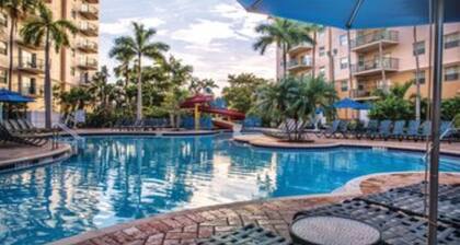 POMPANO BEACH FL - 2 BR CONDO - 3 POOLS - 2 HOT TUBS - FREE SHUTTLE TO BEACH