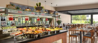 伊茲密爾阿利亞加華美達溫德姆飯店