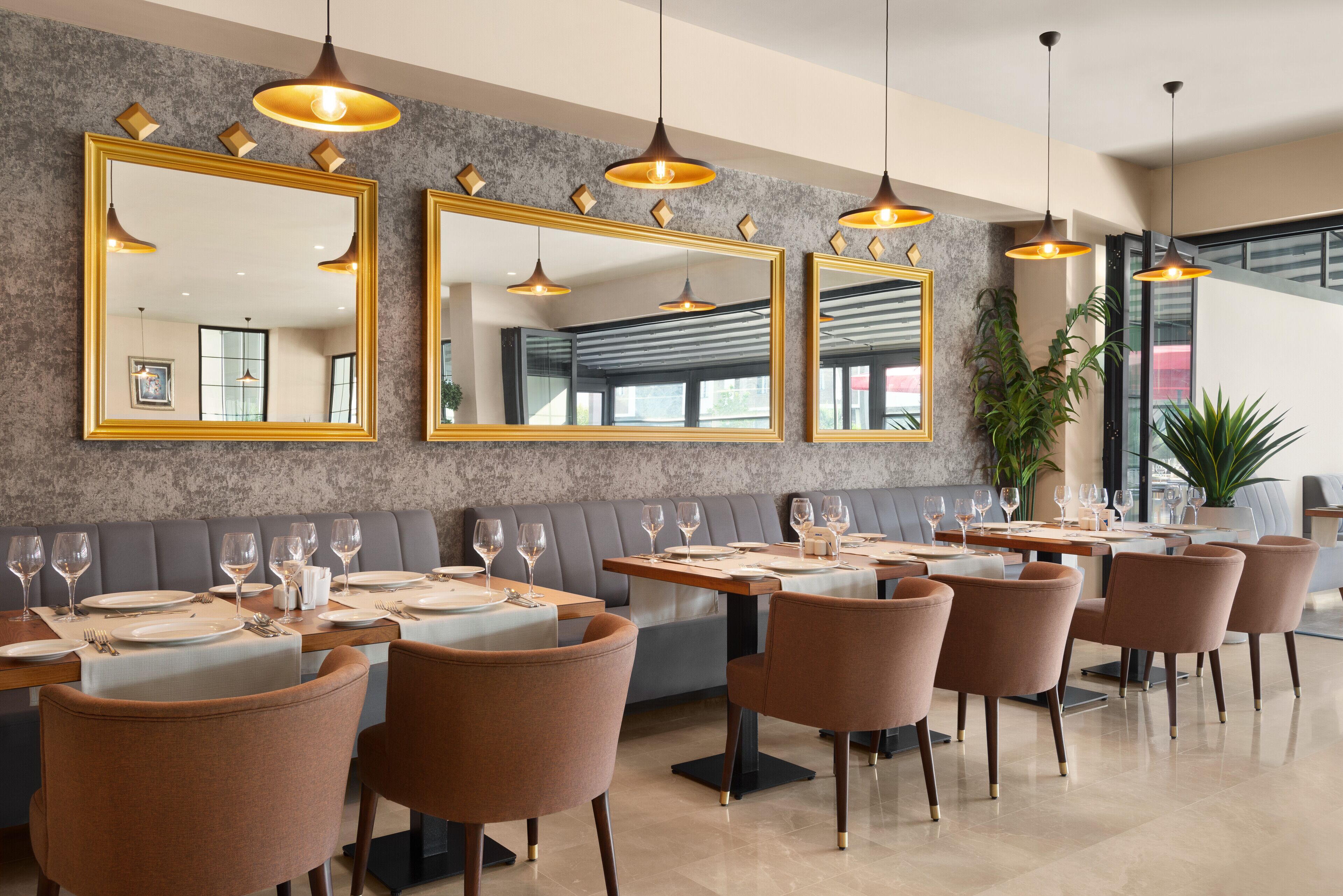 breakfast, lunch and dinner served