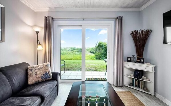 Smart-TV, Tischfußball, Arbeitsbereiche