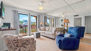 Smart TV, offices - Renovated Coastal Escape with Balcony Overlooking the Ocean (St. Augustine)