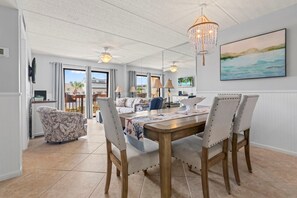 Smart TV, offices - Renovated Coastal Escape with Balcony Overlooking the Ocean (St. Augustine)