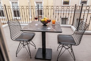 Superior Quadruple Room, Terrace | Terrace/patio - Galata Door Otel (Istanbul)