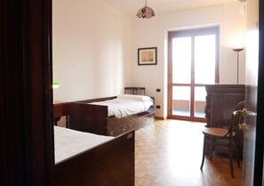 3 bedrooms, desk, iron/ironing board, WiFi