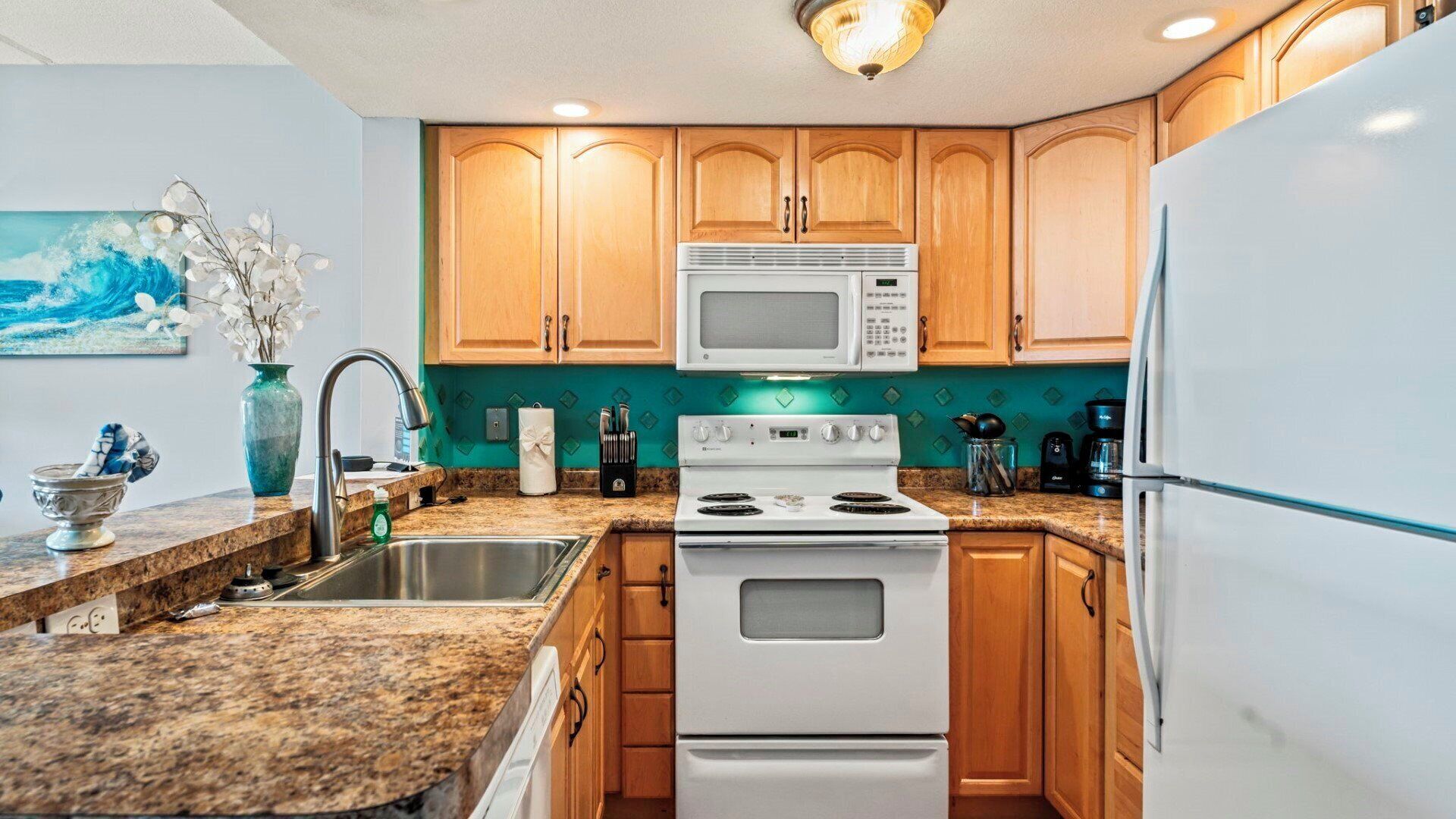 Refrigerador, microondas, horno y parrilla de estufa 