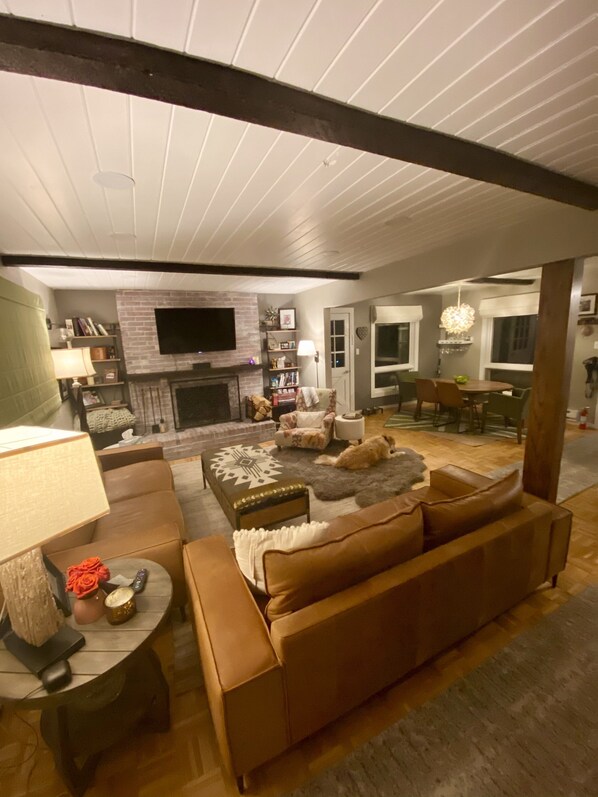 Smart TV, books, stereo - Downtown Crested Butte Beauty - Location, location, location (crested butte)