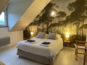 5 chambres, bureau, fer et planche Ă repasser, lit parapluie