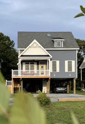 Exterior - NEW 3 BR/2.5BTH near Bethany Beach/home on stilts, open floor plan/1st FL Master (Ocean View)