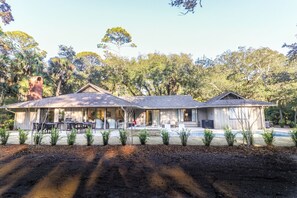 Exterior - Renovated Four Bedroom Sea Pines Home with Private Pool - 2nd Row Ocean (Hilton Head Island)