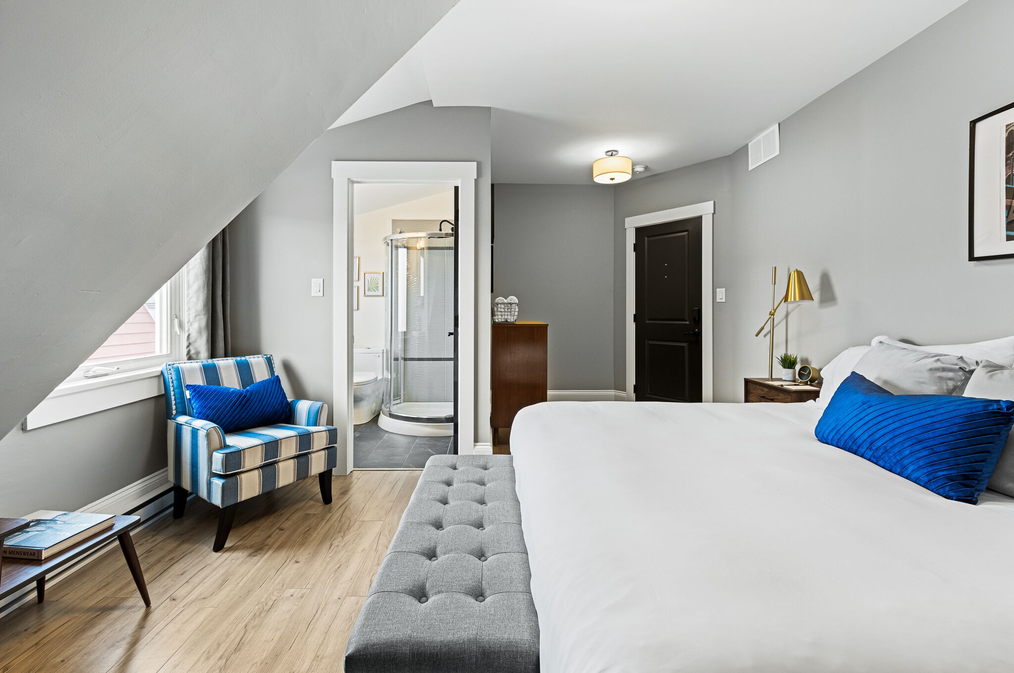 6 bedrooms, desk, free WiFi, bed sheets