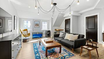 TV connectée, cheminée, espaces bureaux