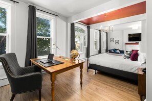 6 bedrooms, desk, free WiFi, bed sheets