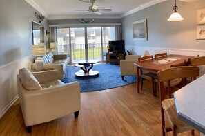 Télévision à écran plat, jeux vidéo