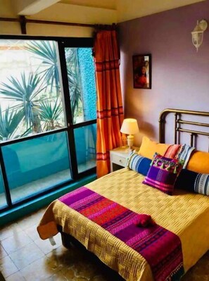 4 habitaciones, tabla de planchar con plancha, wifi y ropa de cama 