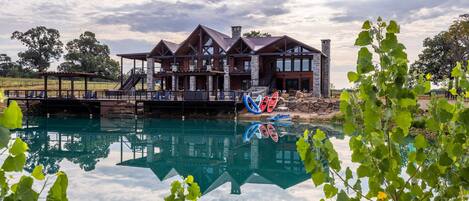 المنشأة من الخارج