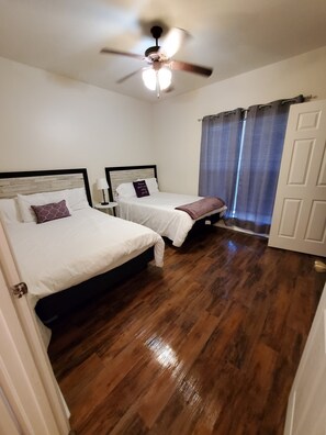 2 habitaciones, tabla de planchar con plancha y wifi gratis 