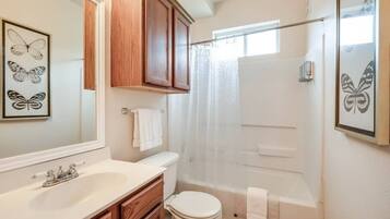 Combined shower/bathtub, hair dryer, towels, soap