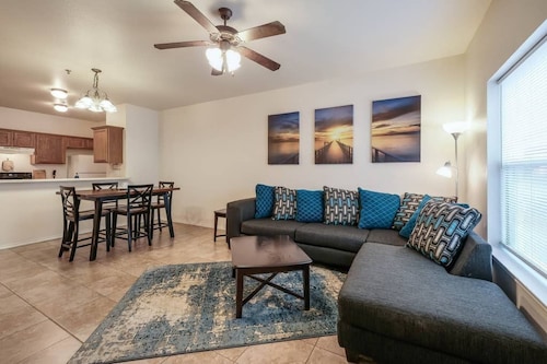 AA2  20% OFF 2BR Apt Fast WiFi  4-mins to Medical Center Pet-friendly