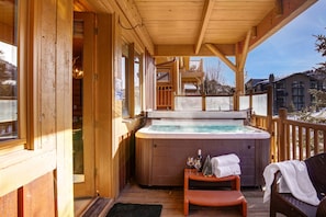 Outdoor spa tub