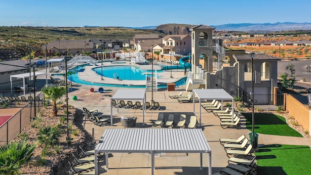 Pool - Escondido 2275, Sleeps 20, Ping Pong Table, BBQ - near Sand Hollow, and Quail Creek (Washington)