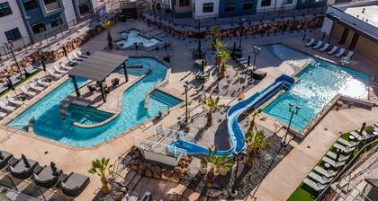 Coral Springs Resort B8, Sleeps 9, Beautiful Complex Amenities with Pool and BBQ