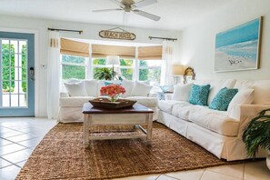 Smart TV, books, stereo, offices