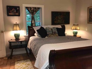 1 sovrum, bäddmadrasser, strykjärn/strykbräda och wi-fi