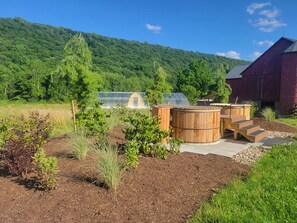 Property grounds - Stunning Modern Private Cabin at River Mountain Resort (Everett)