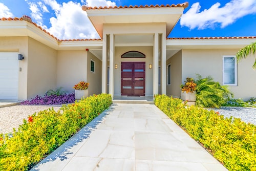Villa Bella in the heart of Palm Beach