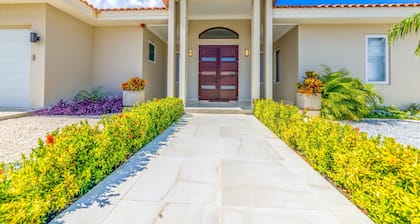 Villa Bella in the heart of Palm Beach