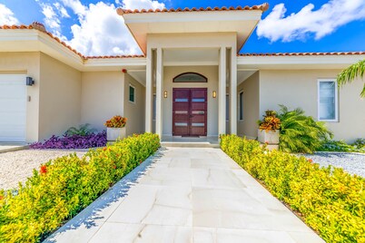 Villa Bella in the heart of Palm Beach