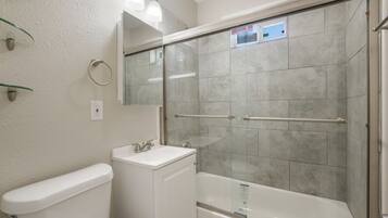 Combined shower/tub, towels, soap, shampoo