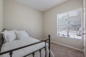 2 bedrooms, desk, free WiFi, bed sheets