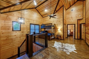 Interior - THE PORCH AT BROKEN BOW 5b/6ba/Sleeps 20 - 2pm Checkout! Loads of amenities! (Broken Bow)